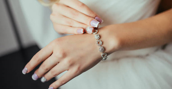 4 cách tháo vòng tay bị chật cực kỳ nhanh, không đau và đơn giản nhất